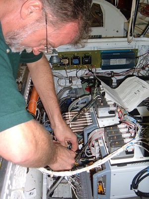 North American Eagle's Steve Wallace mounts a position transducer by the vehicle's cockpit to help measure for aerodynamic neutrality.