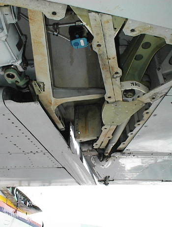 727 flight control surface monitored by position transducer design tested to DO-160D